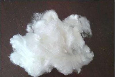 Anti-mite and anti-bacterial polyester hollow staple fiber 